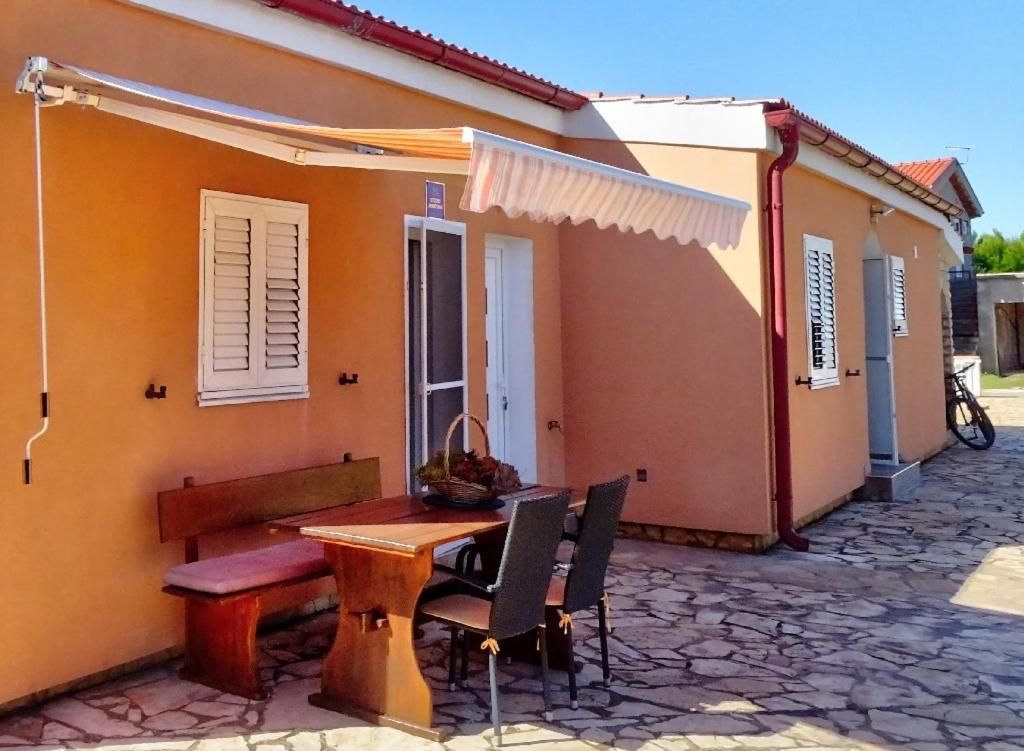 Studio Apartman I Mali Apartman Vir Eksteriør billede