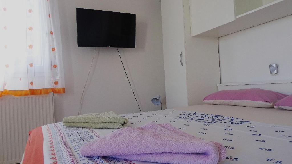 Studio Apartman I Mali Apartman Vir Eksteriør billede