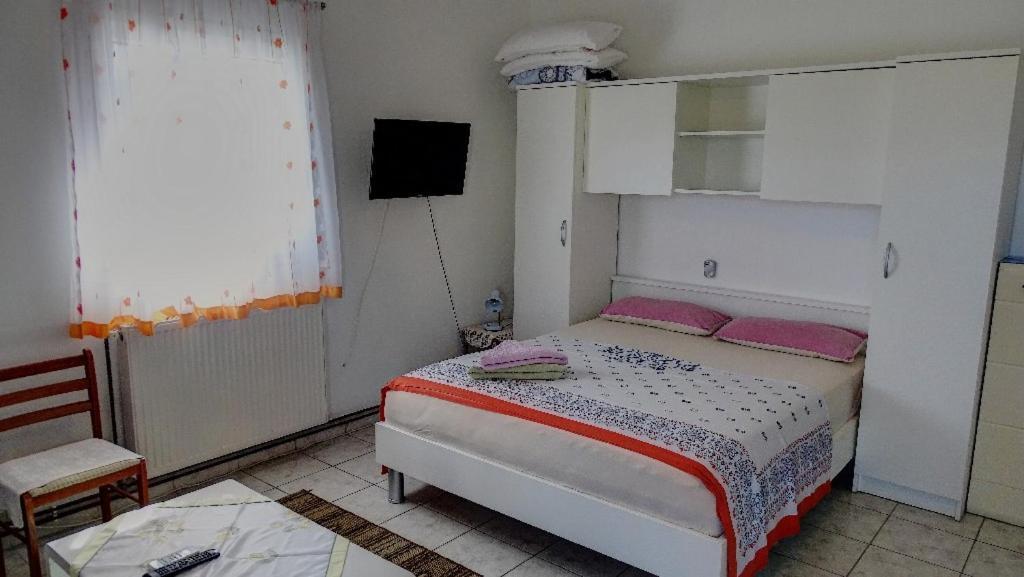 Studio Apartman I Mali Apartman Vir Eksteriør billede