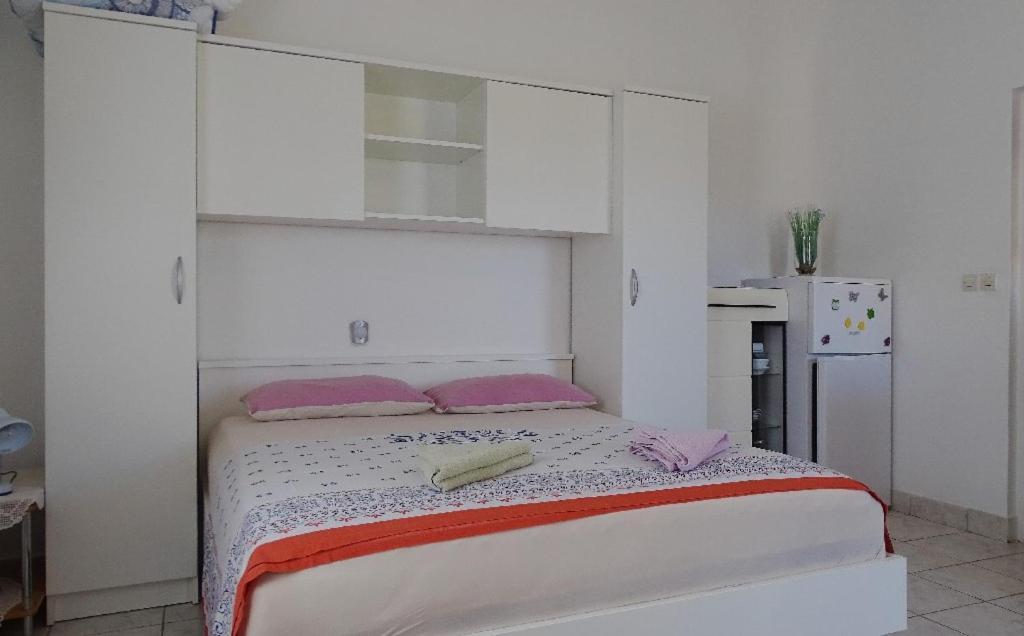 Studio Apartman I Mali Apartman Vir Eksteriør billede