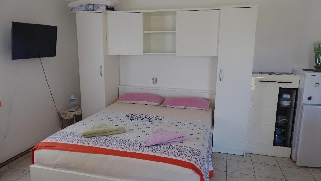 Studio Apartman I Mali Apartman Vir Eksteriør billede